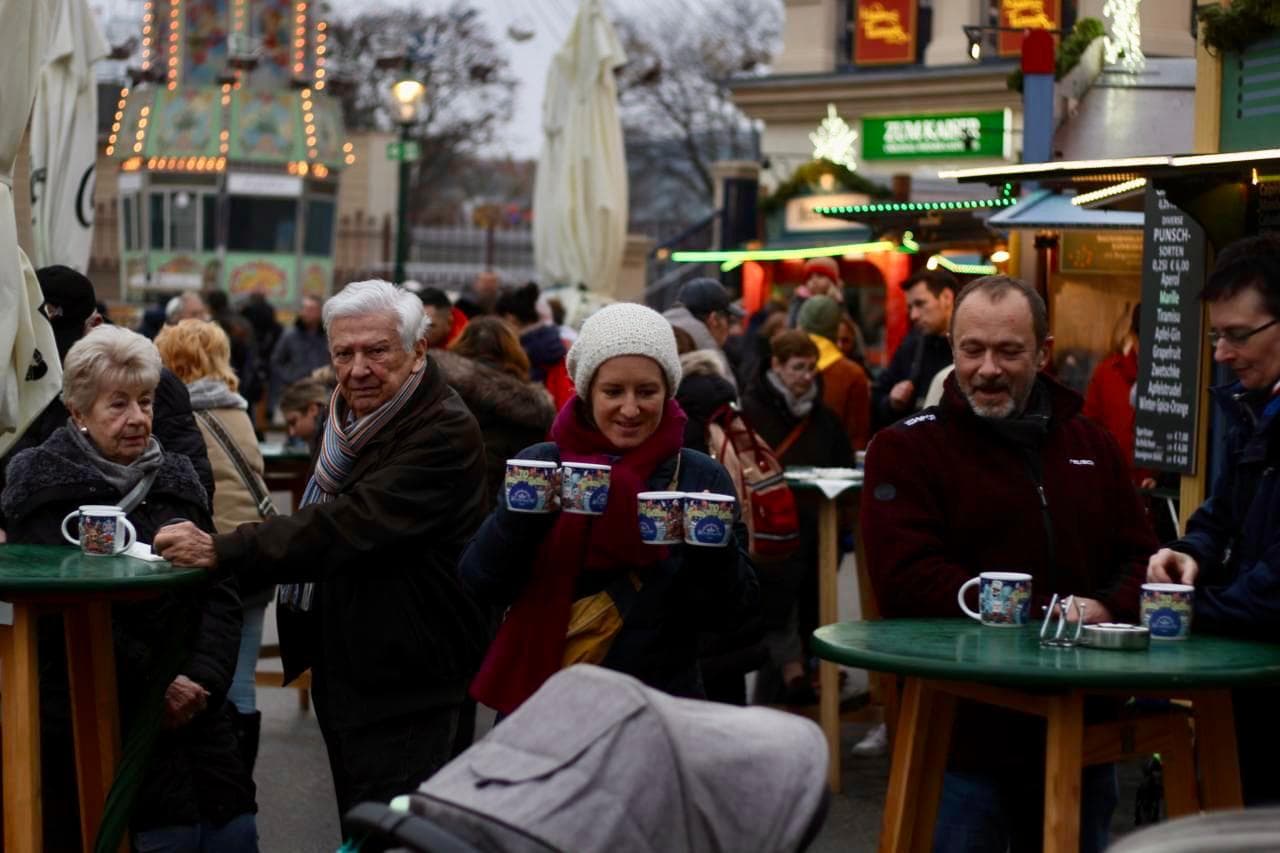 Winter Market on Riesenradplatz - Photo 2