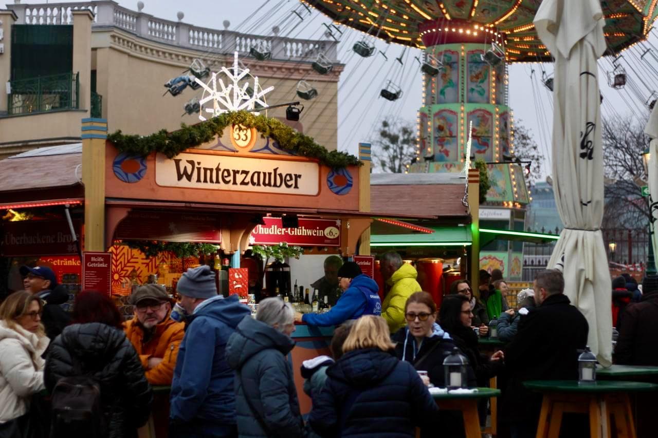Winter Market on Riesenradplatz - Photo 3