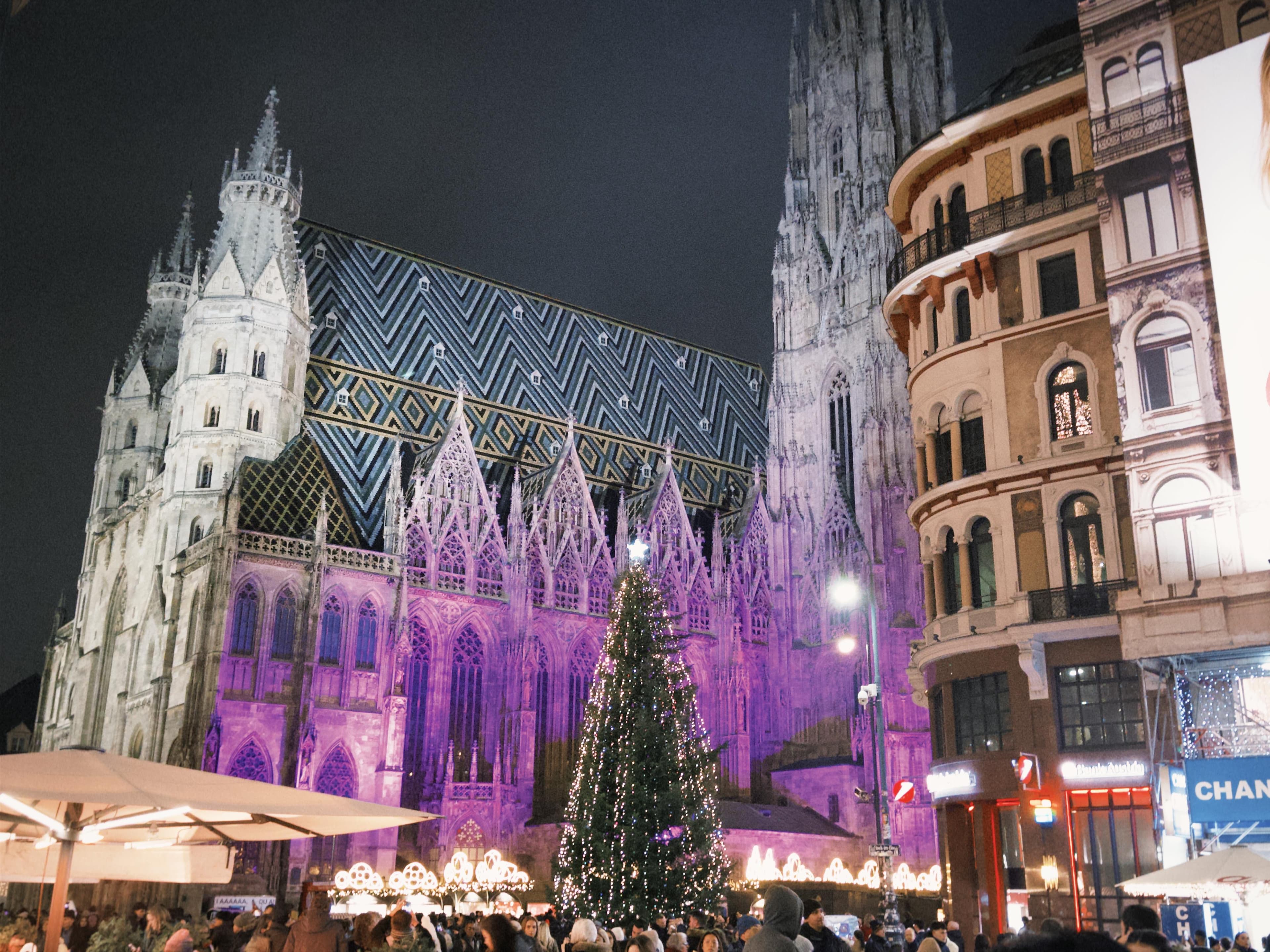 Christmas Market on Stephansplatz - Photo 3