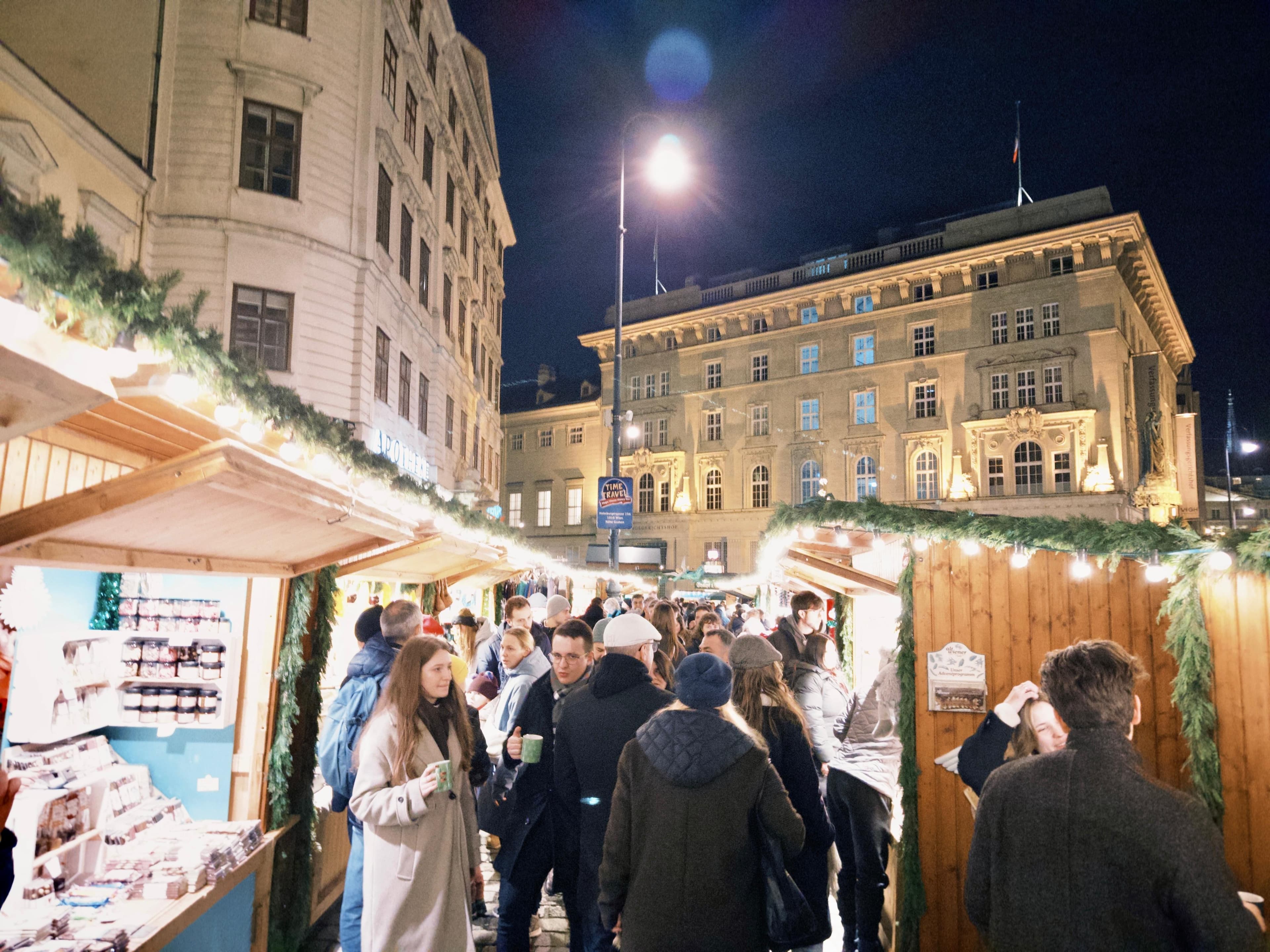 Old Viennese Christmas Market on Freyung - Photo 3