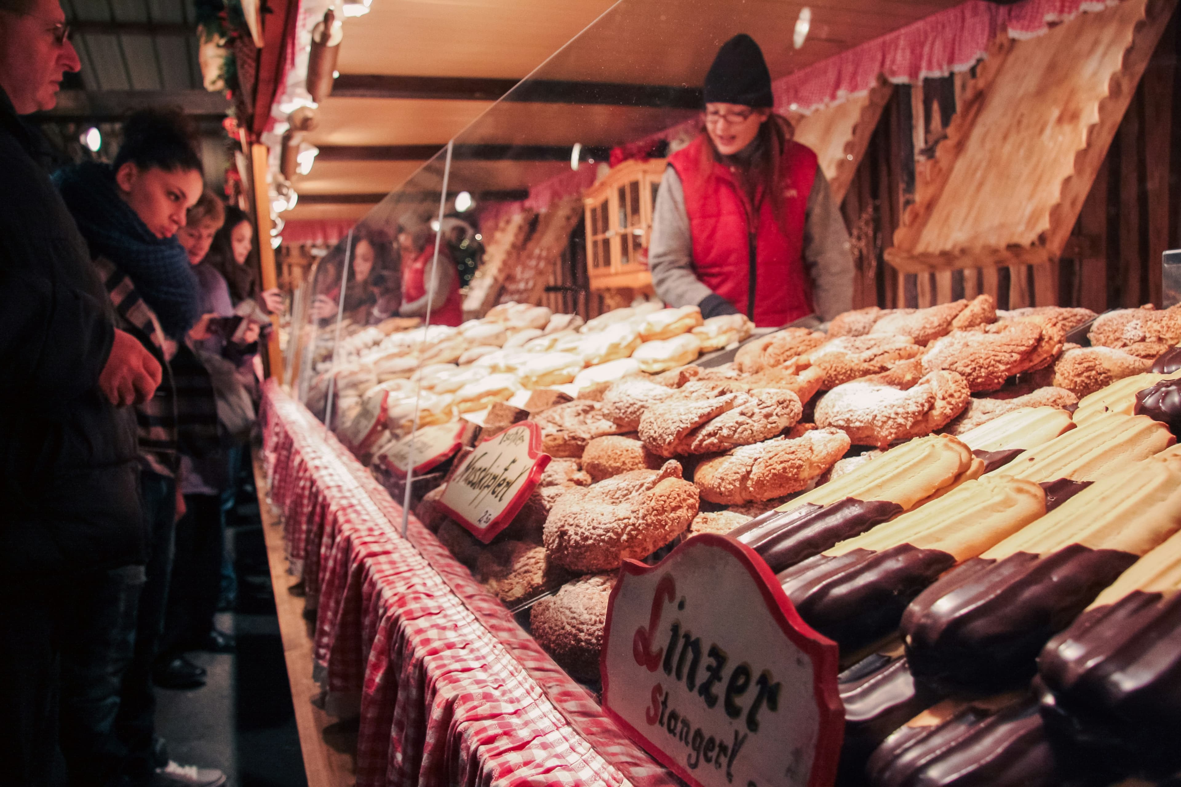 Viennese Christmas Market on City Hall Square - Rathausplatz - Photo 3