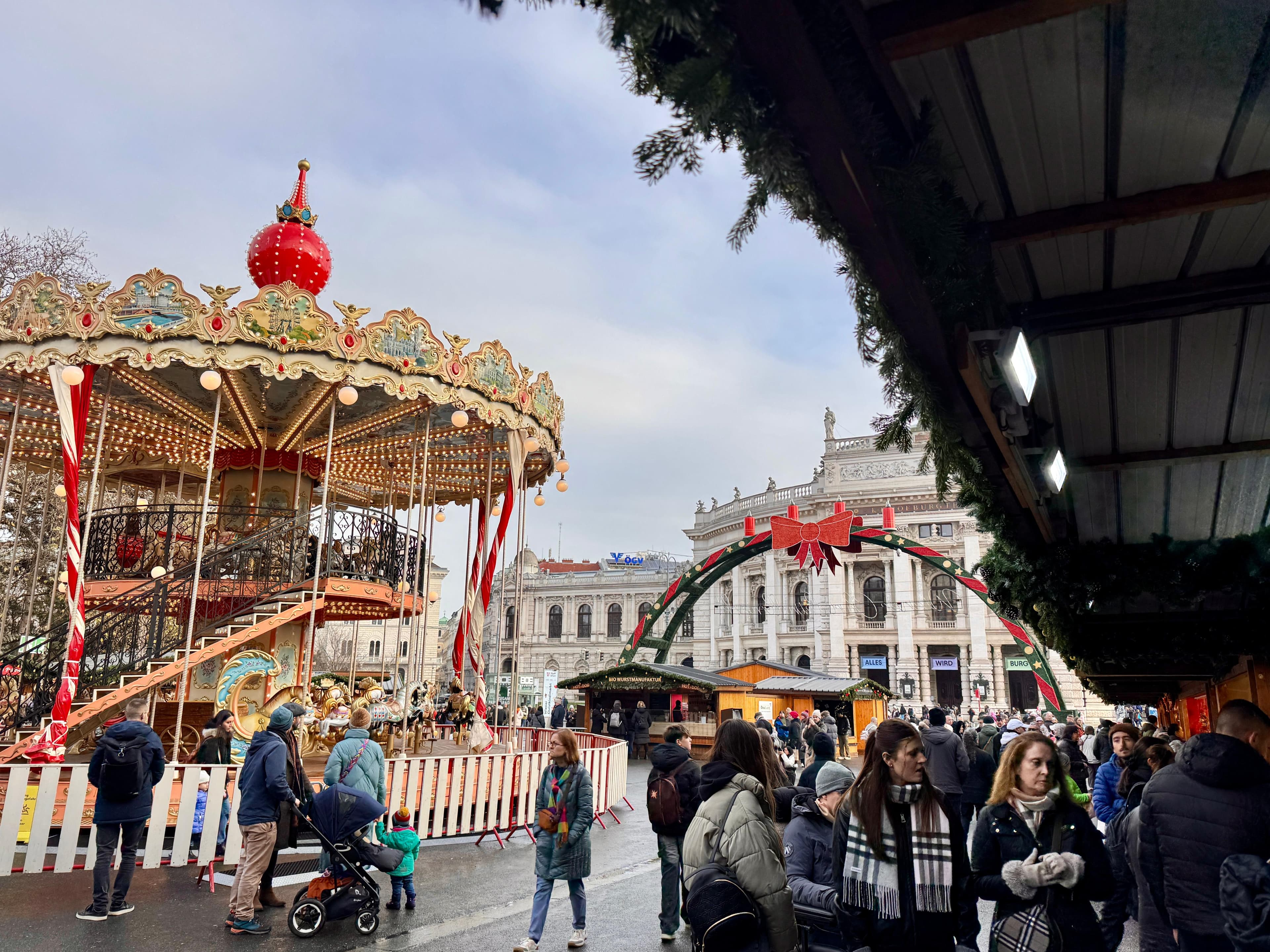 Viennese Christmas Market on City Hall Square - Rathausplatz - Photo 5