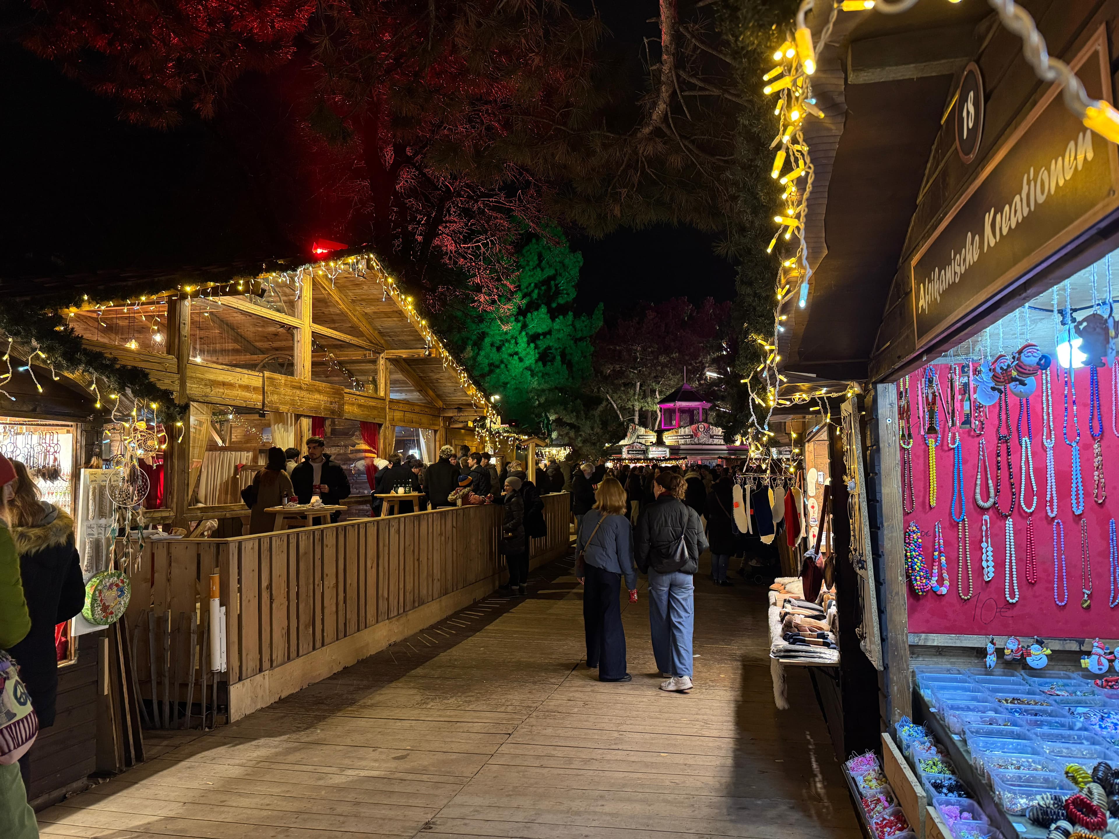 Christmas Village in the University Campus - Photo 2